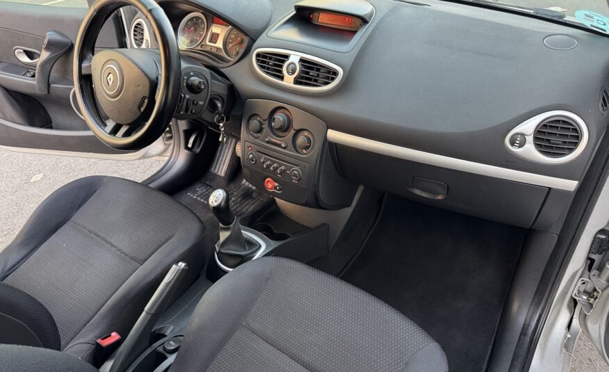 RENAULT Clio 1.2 16V