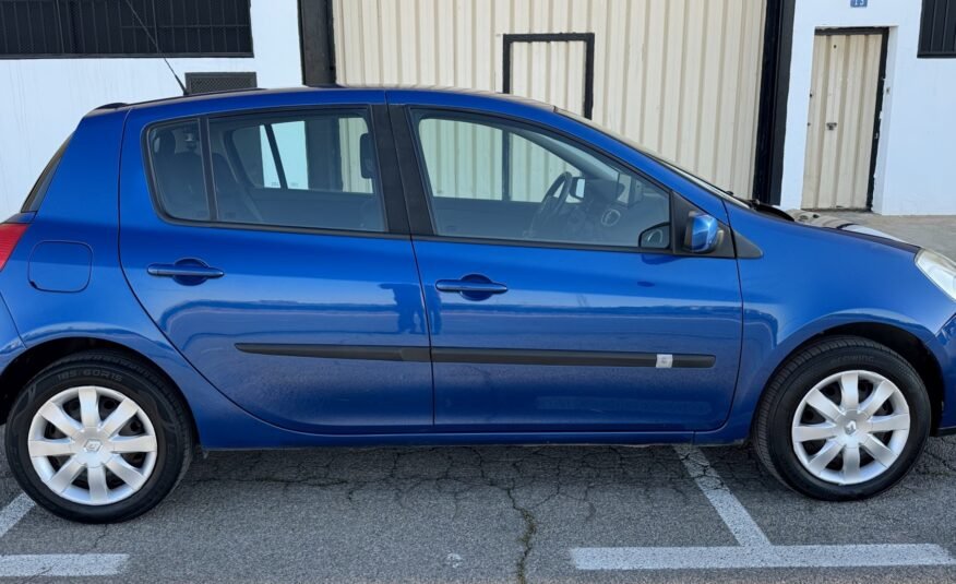 RENAULT Clio 1.5DCI 5 PUERTAS