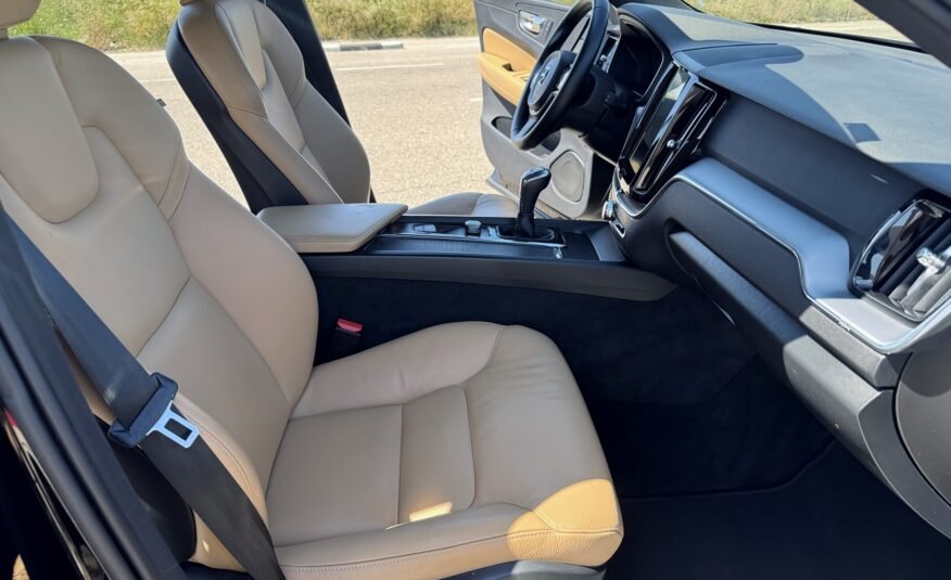 VOLVO XC60 2.0D MOMENTUM