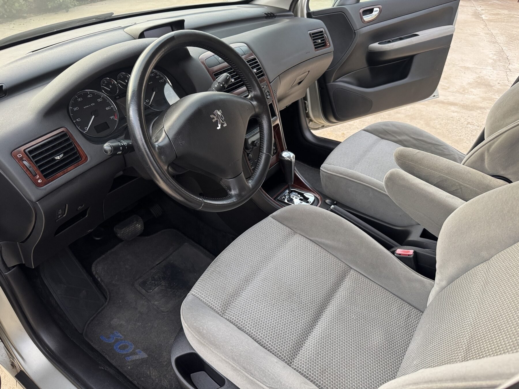 PEUGEOT 307 1.6 XT AUTOMATICO 