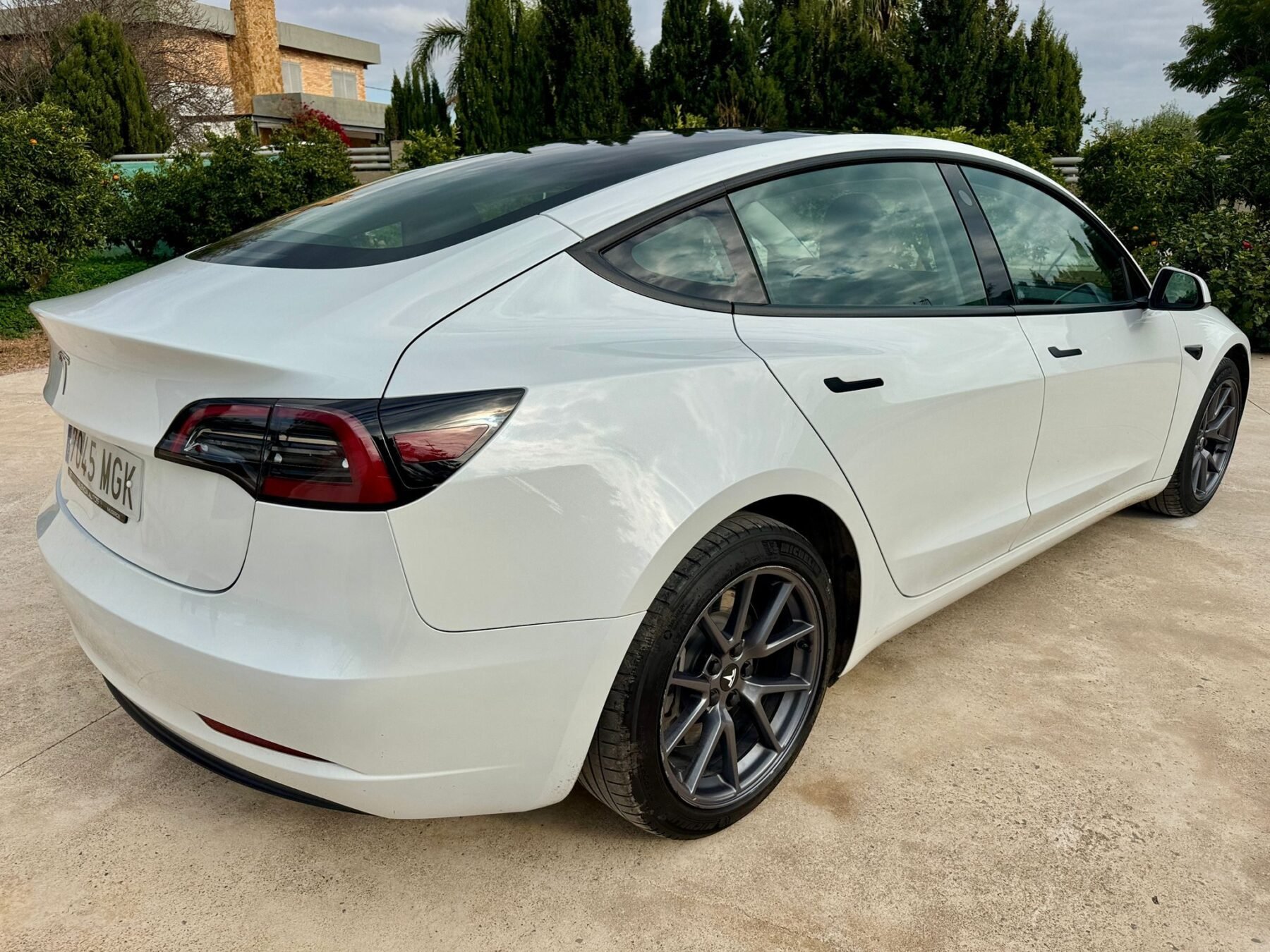 TESLA RWD 208KW