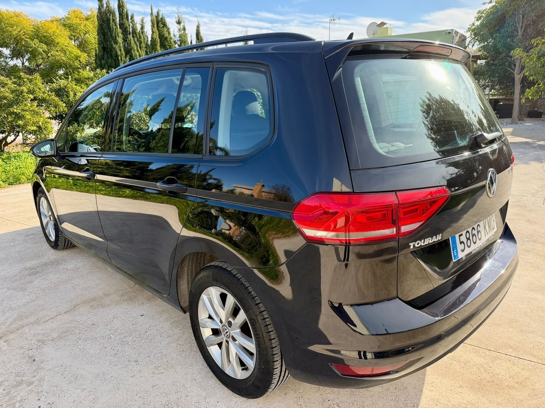 VOLKSWAGEN TOURAN 1.6 TDI DSG 7 PLAZAS 
