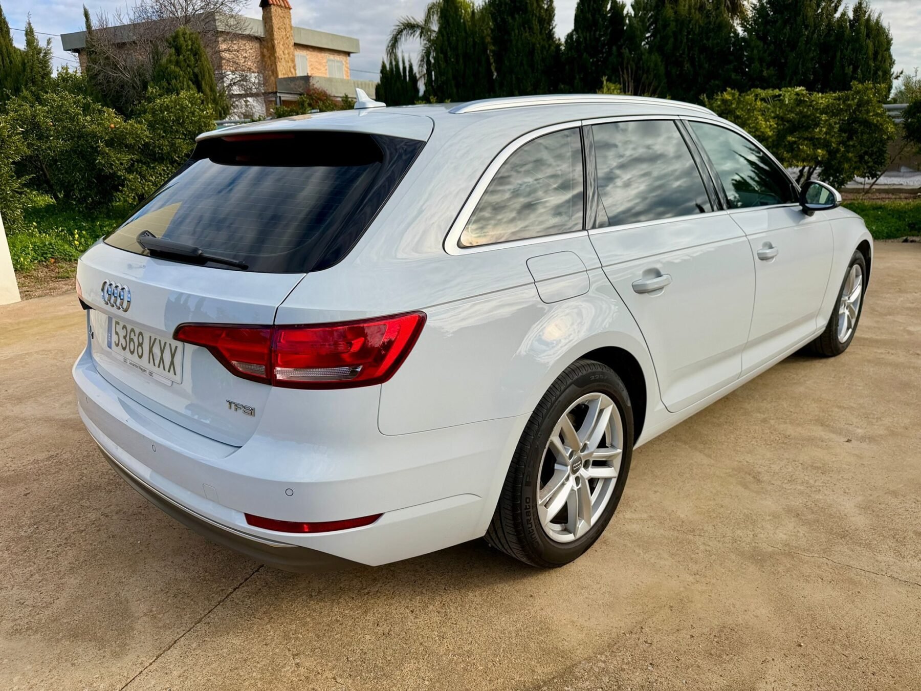 AUDI A4 35 tfsi avant s-tronic 