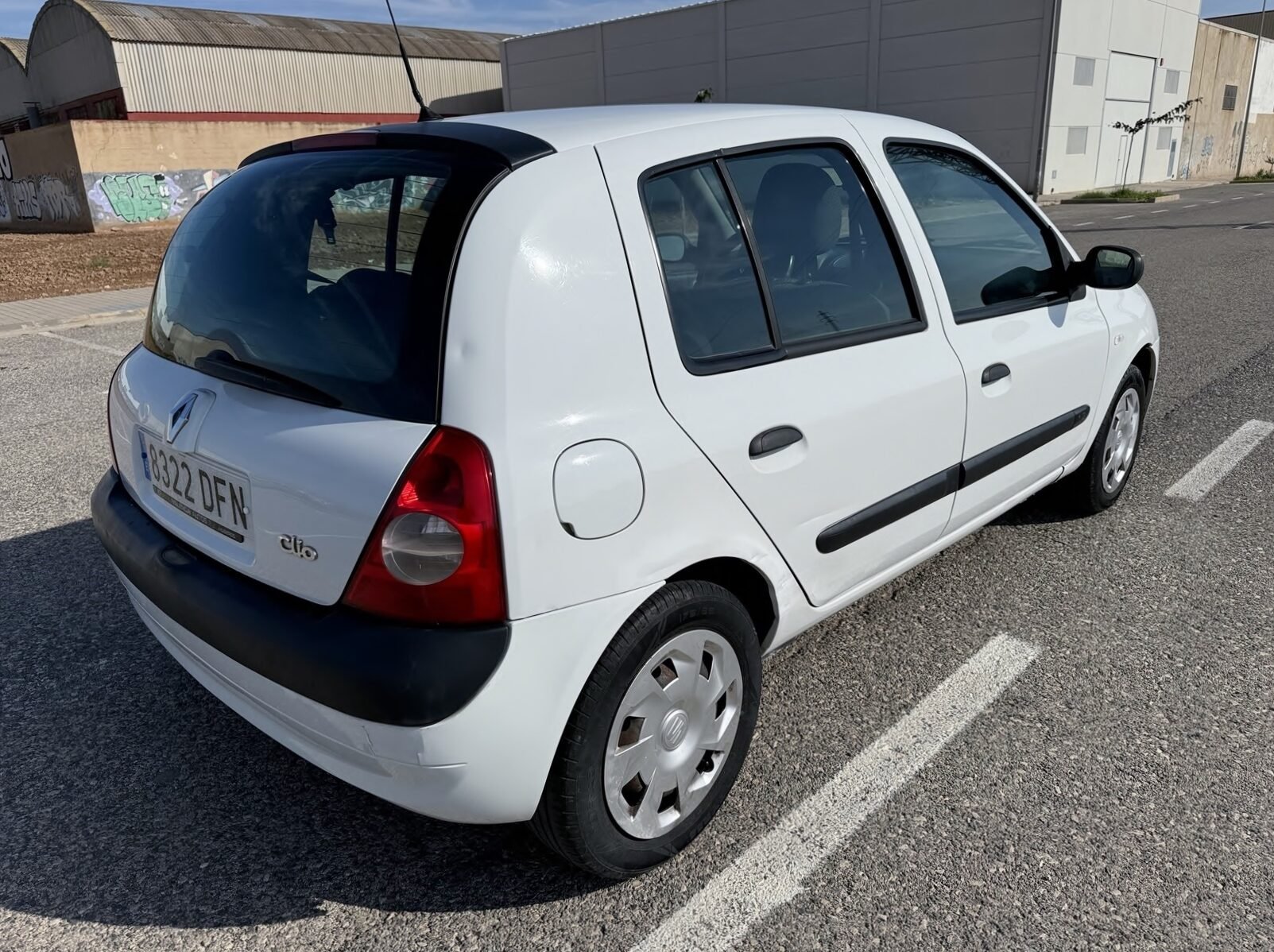 RENAULT CLIO 1.2 5 puertas 