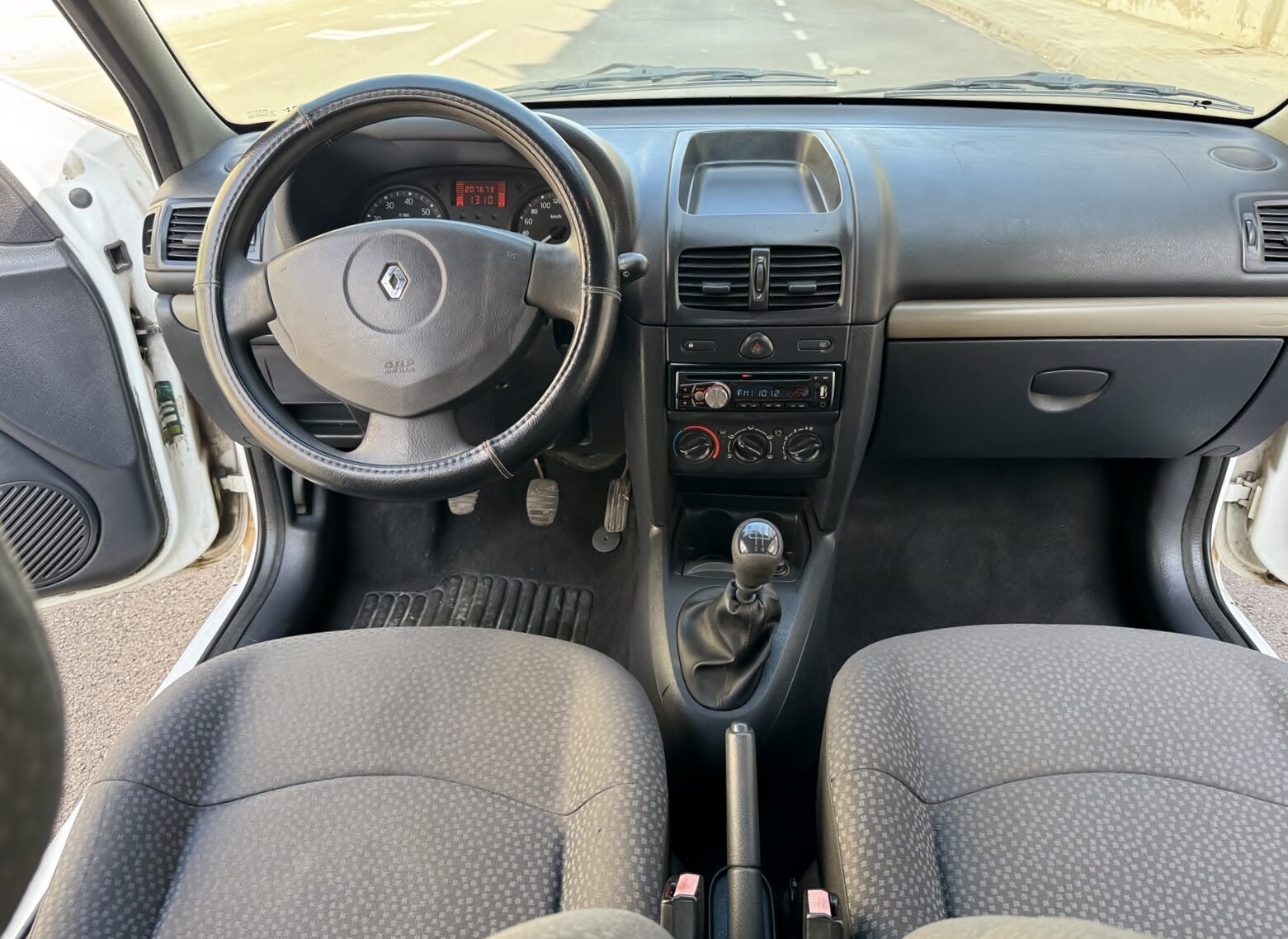 RENAULT CLIO 1.2 5 puertas 