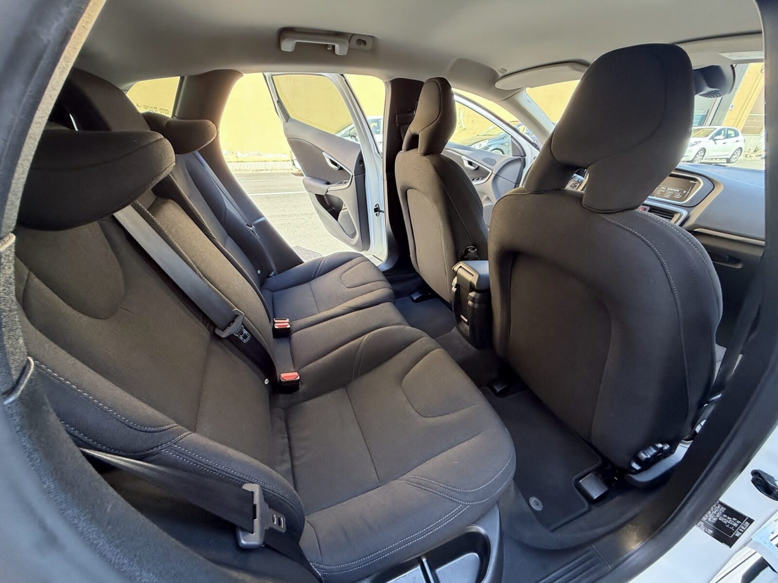 VOLVO v40 D2