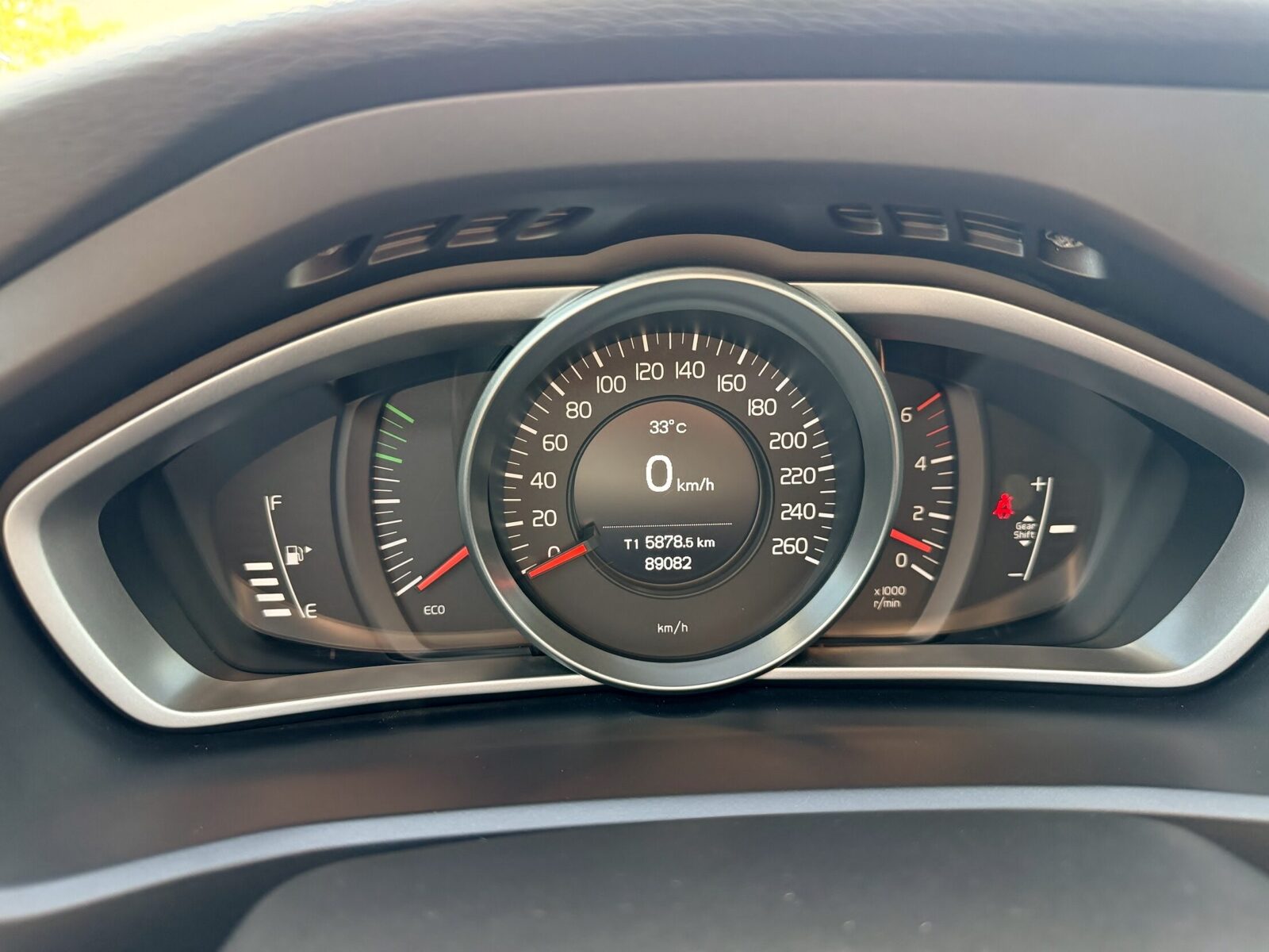 VOLVO v40 D2