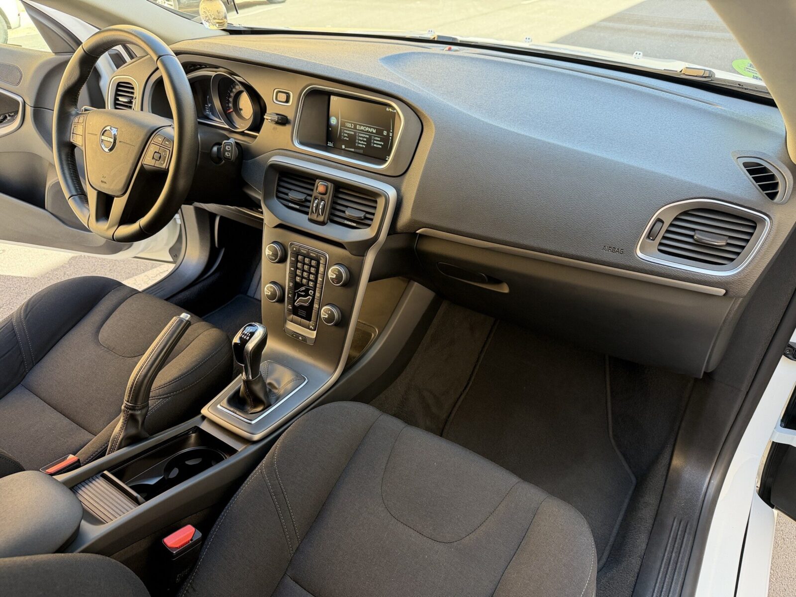 VOLVO v40 D2