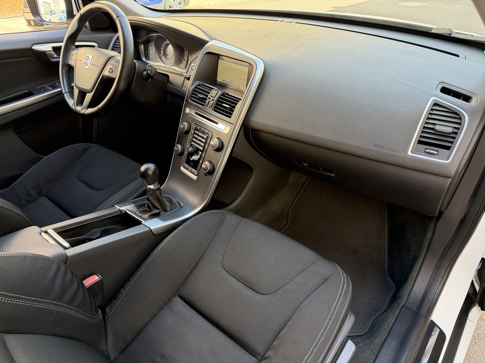 VOLVO XC60 D3 MOMENTUM 