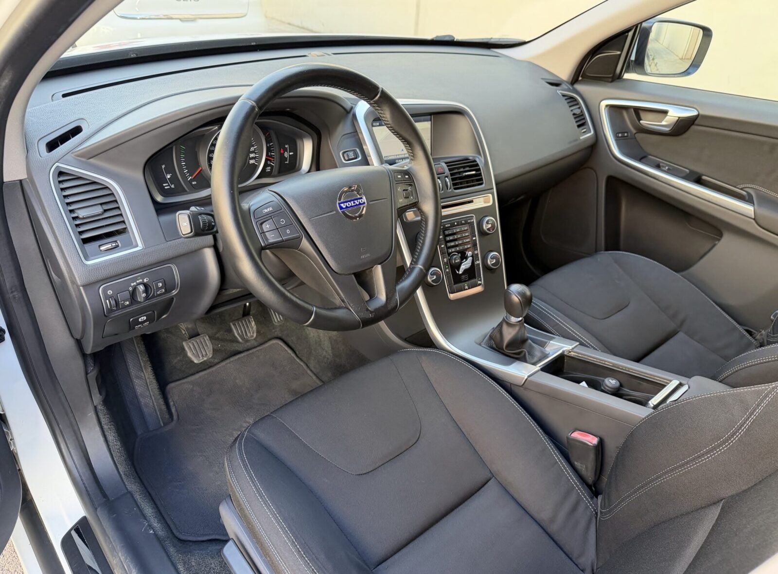 VOLVO XC60 D3 MOMENTUM 