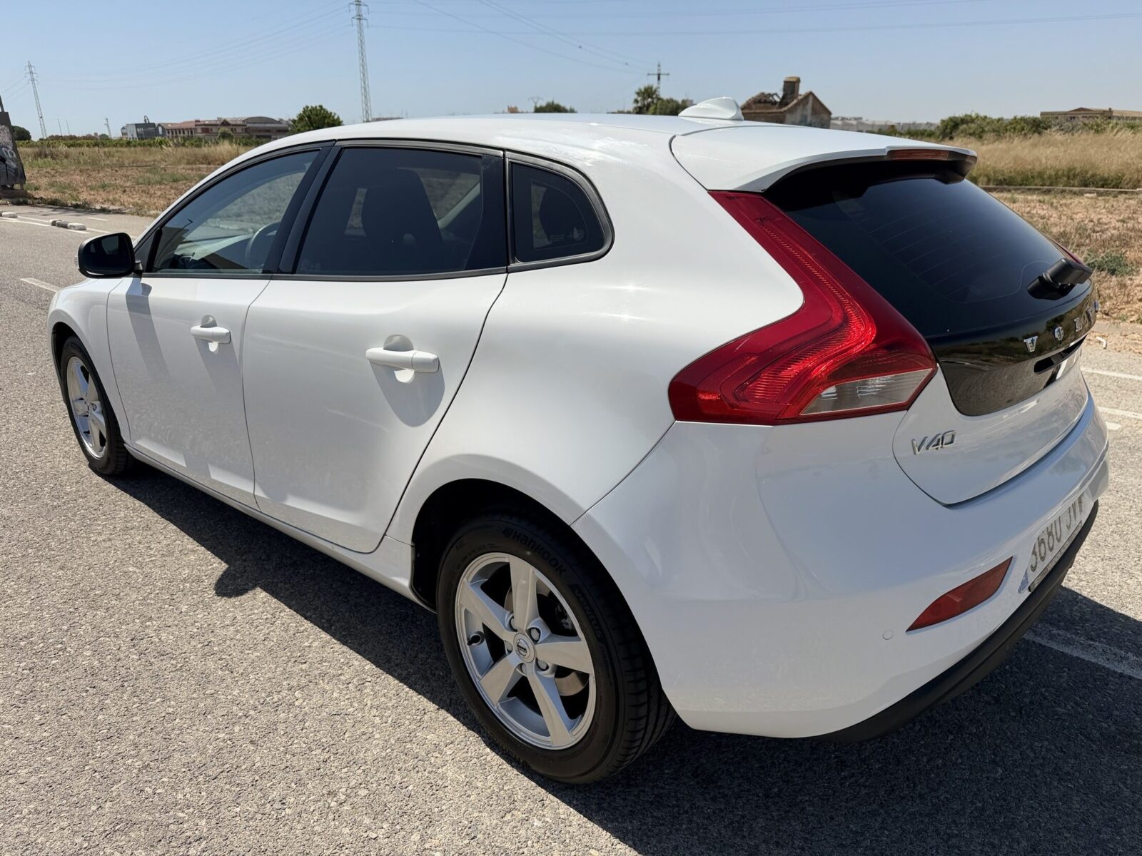 VOLVO v40 D2