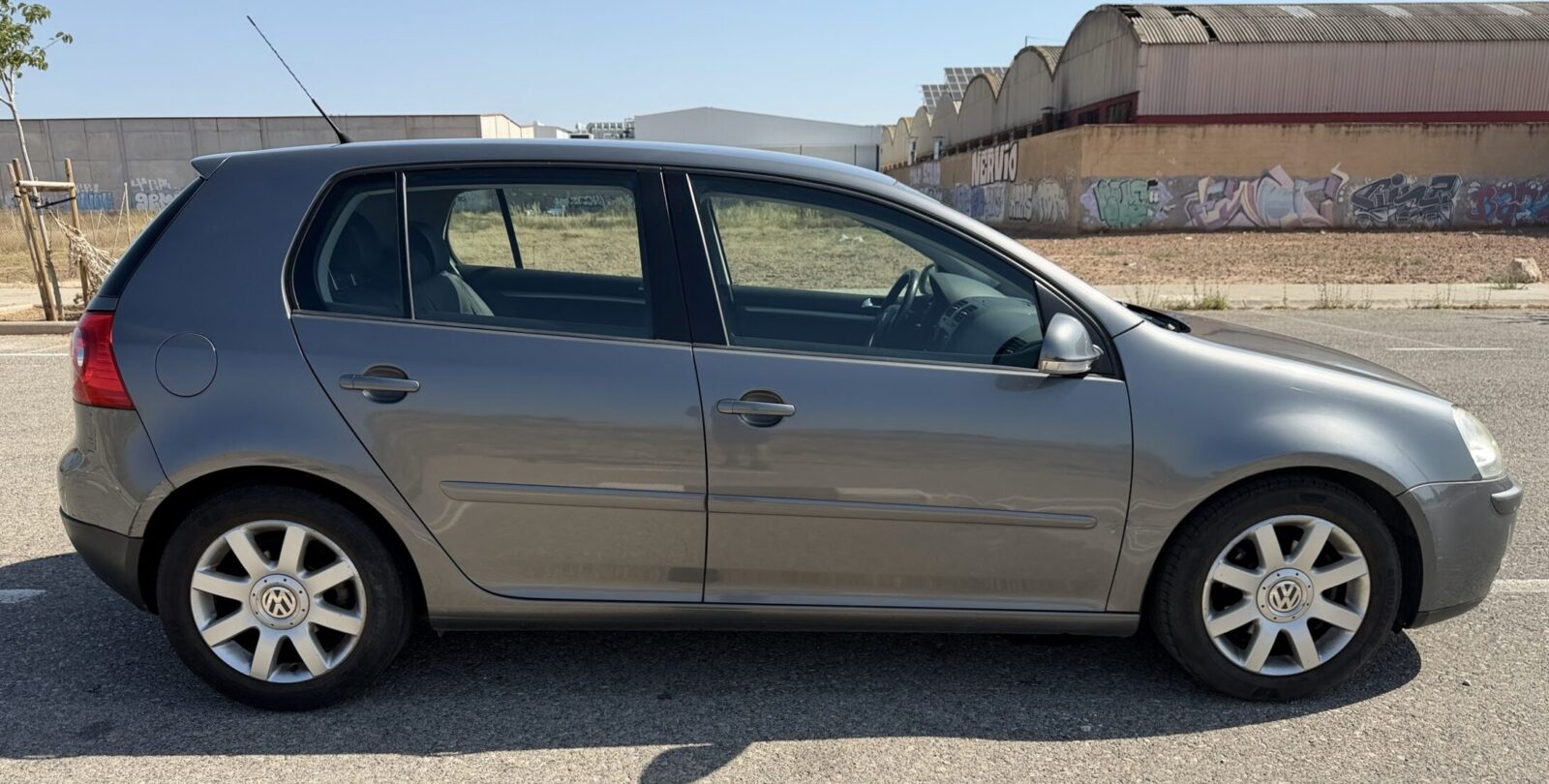 VOLKSWAGEN GOLF V 1.9 TDI 