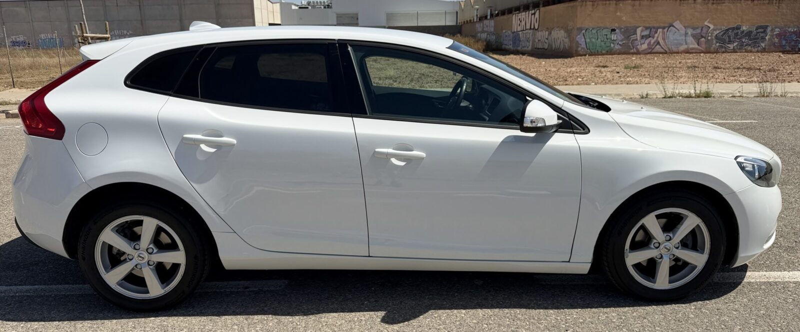 VOLVO v40 D2
