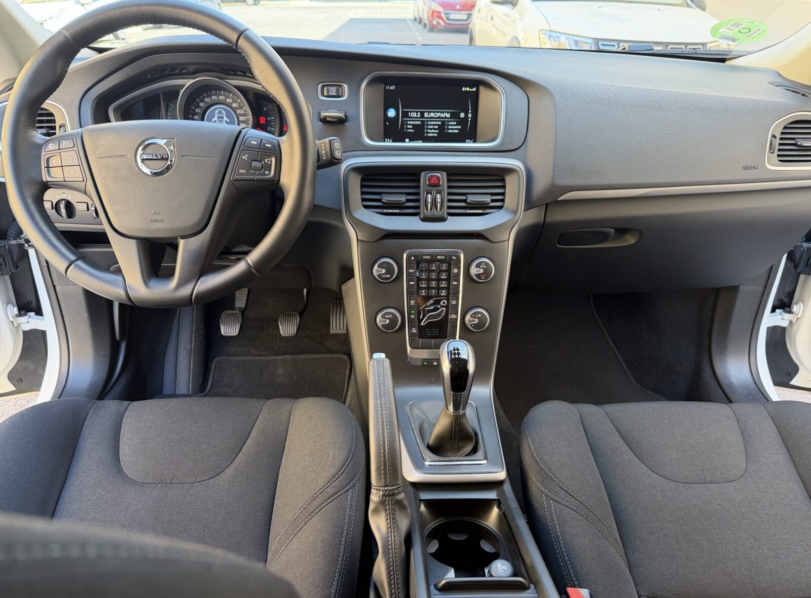 VOLVO v40 D2
