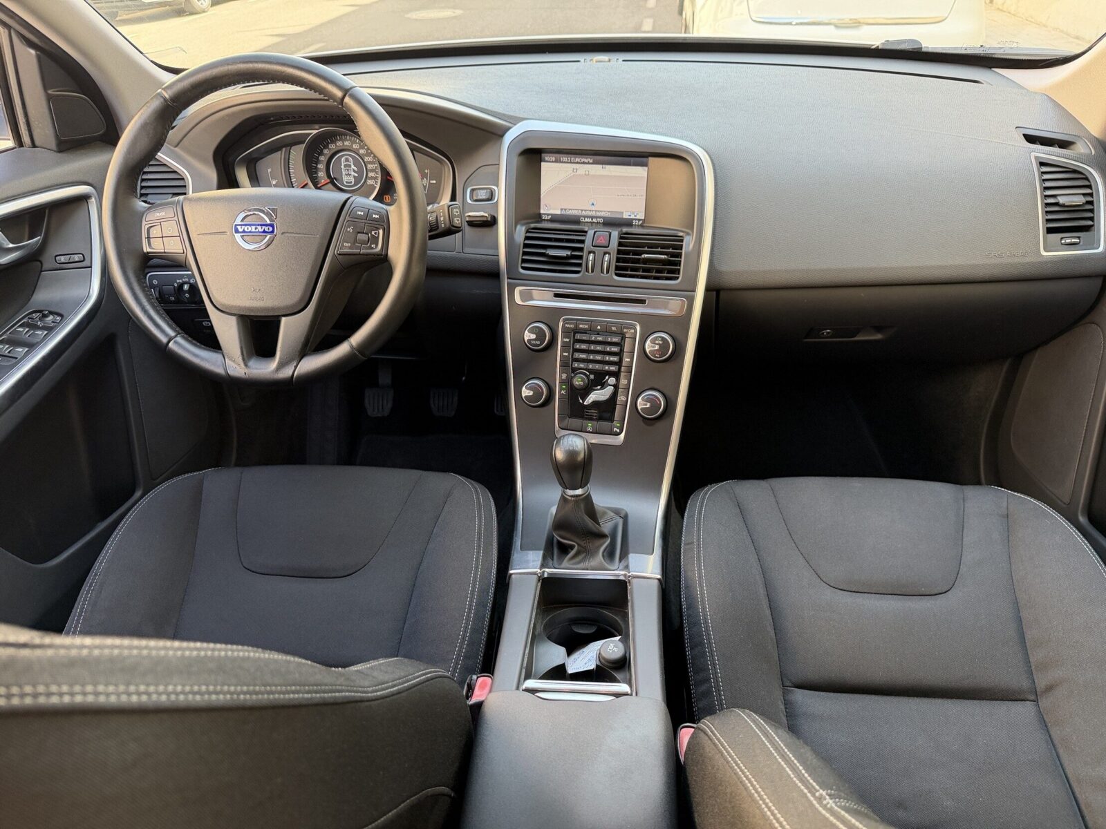 VOLVO XC60 D3 MOMENTUM 