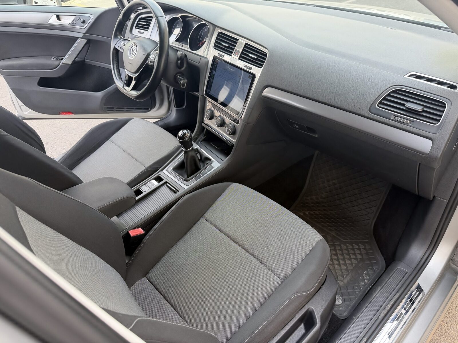 VOLKSWAGEN GOLF 7 1.6 TDI 
