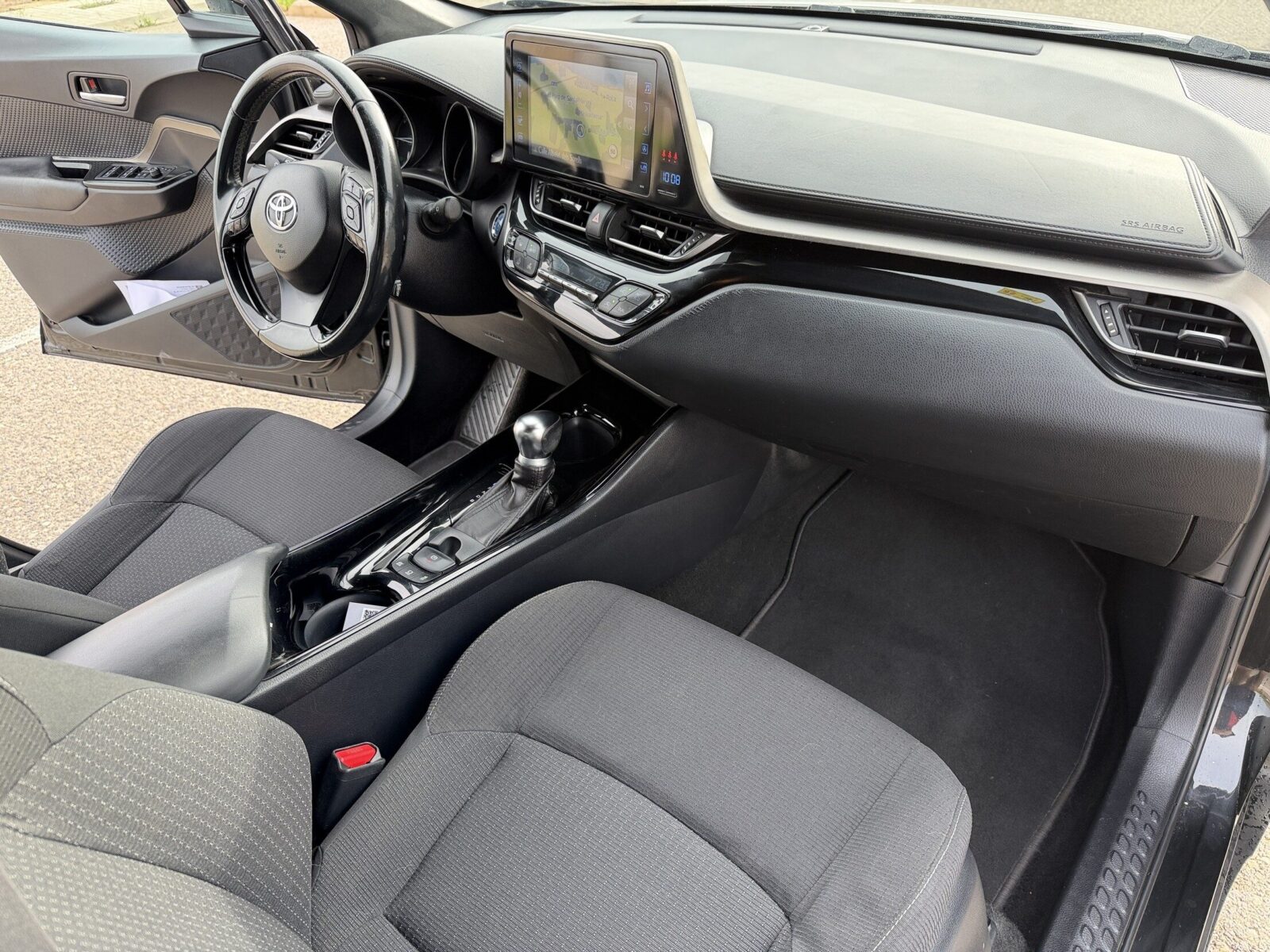 TOYOTA C-HR 1.8 HIBRIDO